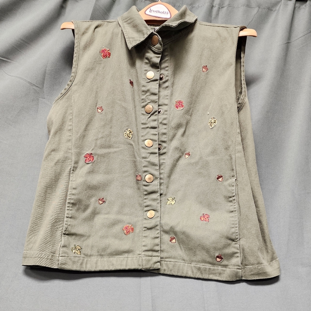 Southern Lady Olive Green Falling Leaves/Acorns Button Up Vest, Size Medium